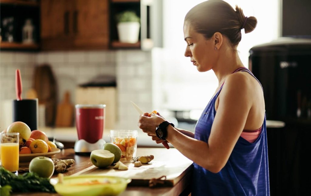 Evde Kalan Meyveleri Değerlendirin: 4 Farklı Smoothie Tarifi meyvelerle smoothie tarifleri