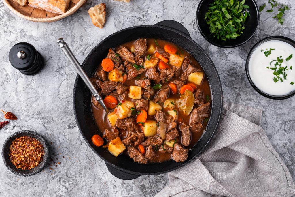 Tas Kebabı Tarifi: Lokum Gibi Yumuşak Etli
